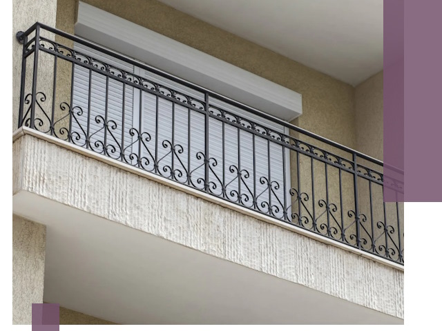 Балконные ограждения из металла и стекла в Юрге для домов