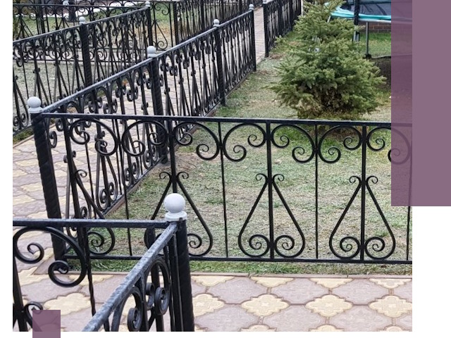 Кованые газонные ограждения под ключ в Юрге